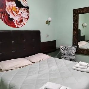 https://piazza-verdi-liberty-house.lecce-hotels.com